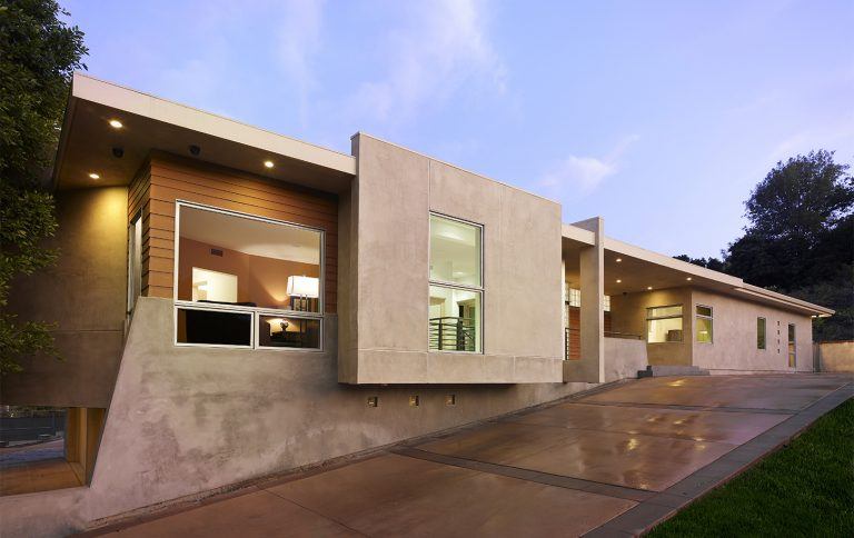 Ultra-Modern Outdoor House Rebuild