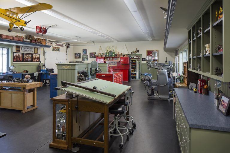 Custom-Built Hampton’s Style Workspace Design