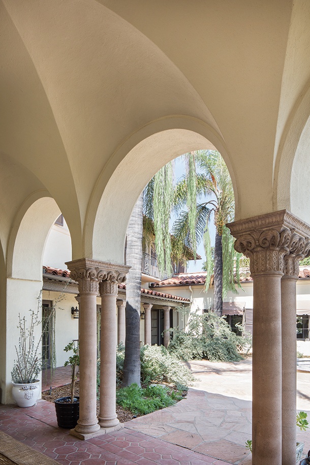 Spanish House & Mediterranean Style Robles Residence Home